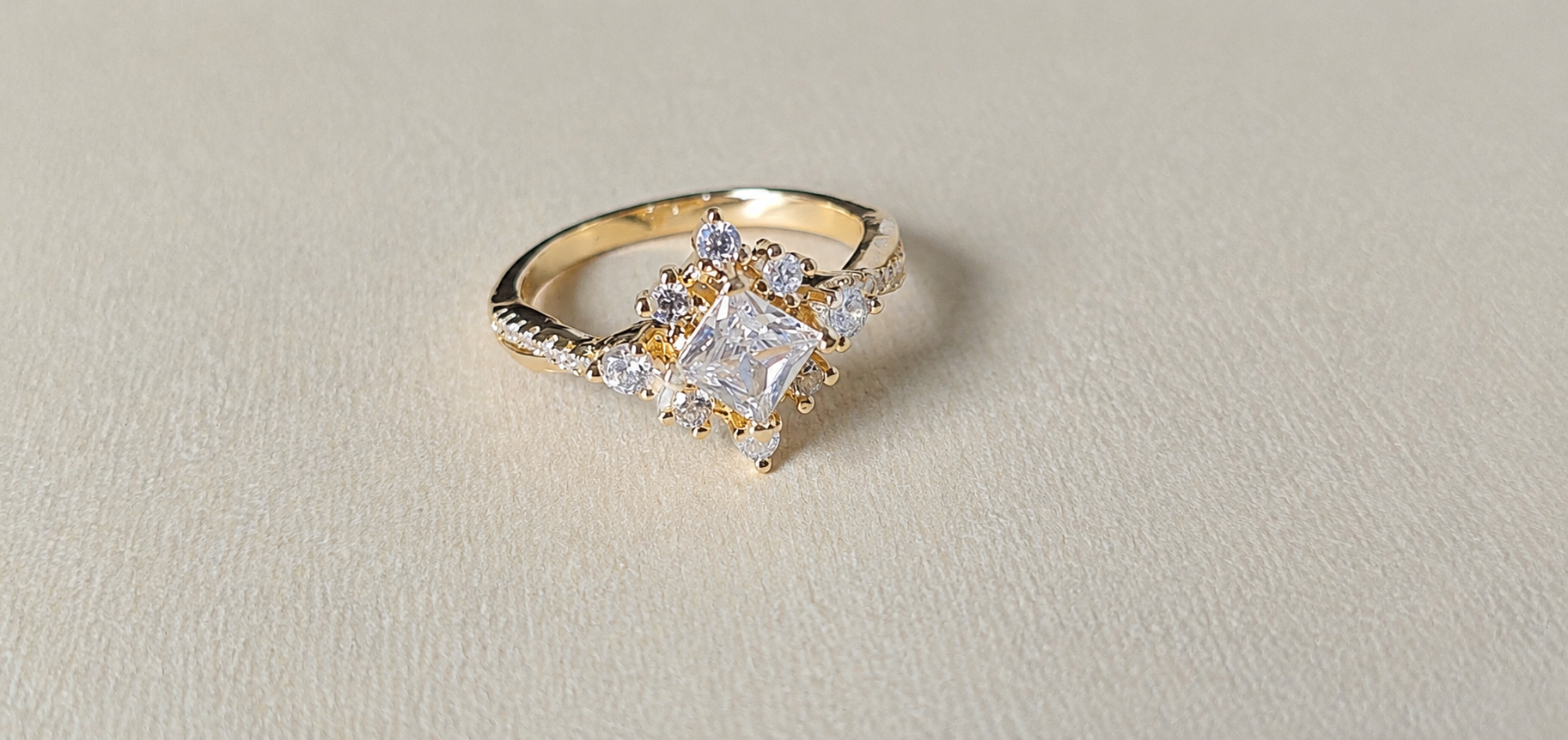 Snowflake Halo CEO Ring Size 7